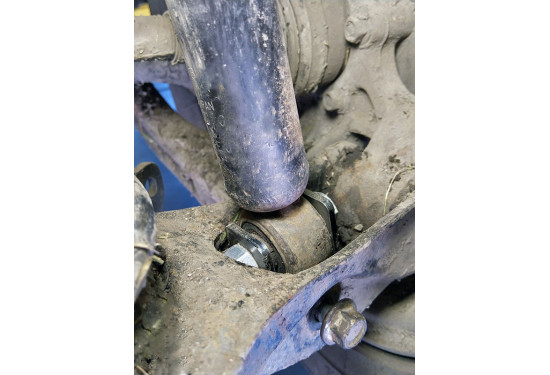 Удлинители задних амортизаторов Nissan Patrol Y62, Infiniti QX56/QX80 и Nissan Armada на 45 мм