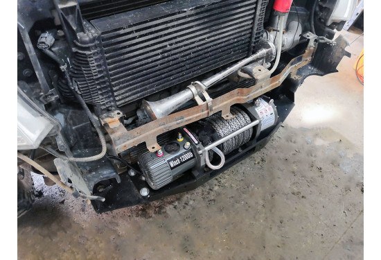 Площадка под лебёдку в штатный бампер Nissan Navara D40 2005-2015 и Nissan Pathfinder R51 2005-2015