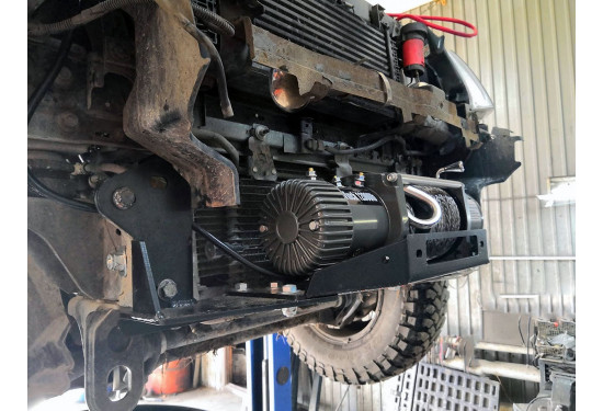 Площадка под лебёдку в штатный бампер Nissan Navara D40 2005-2015 и Nissan Pathfinder R51 2005-2015