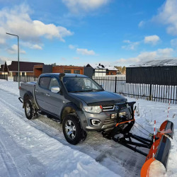 Снегоуборочный отвал серии "ПРОФИ-КЛИН" 2,3 м для Mitsubishi L200 2006-2019 (гидравлическое управление)