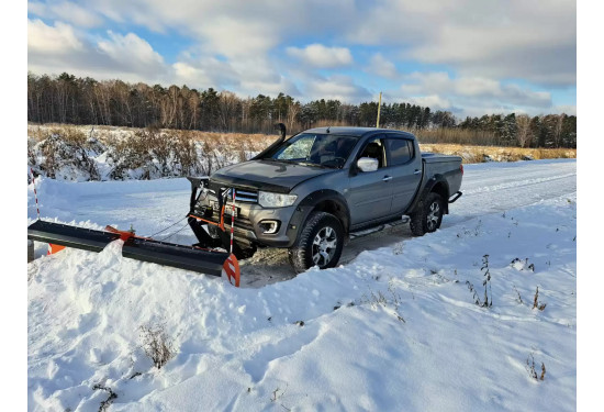 Снегоуборочный отвал серии "ПРОФИ-КЛИН" 2,3 м для Mitsubishi L200 2006-2019 (быстросъемный)