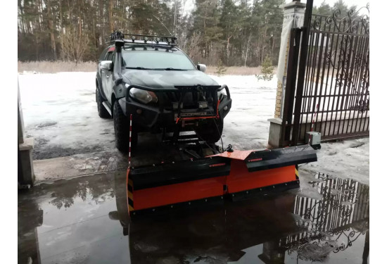 Снегоуборочный отвал серии "ПРОФИ-КЛИН" 2,3 м для Mitsubishi L200 2006-2019 (быстросъемный)