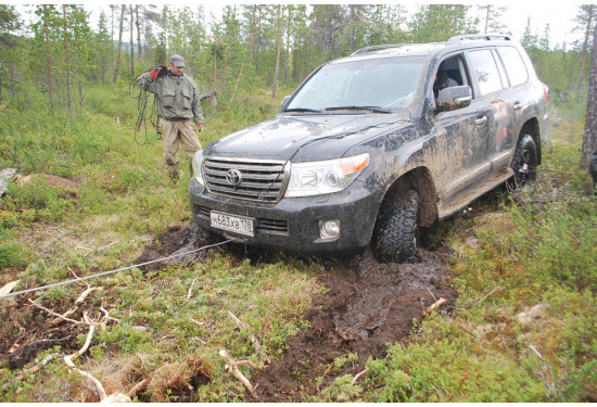 Площадка под лебёдку АМЗ в штатный бампер Toyota Land Cruiser 200