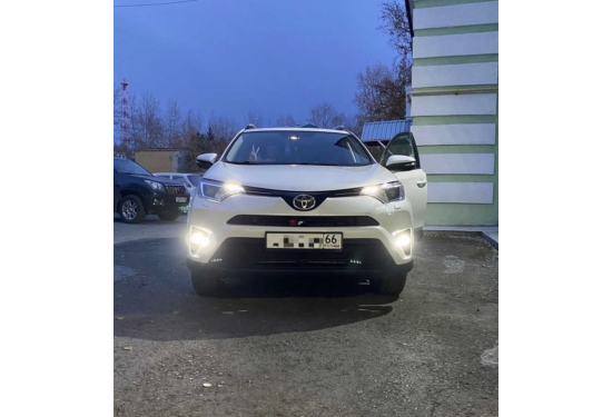 Светодиодные противотуманные LED фары для Toyota RAV4