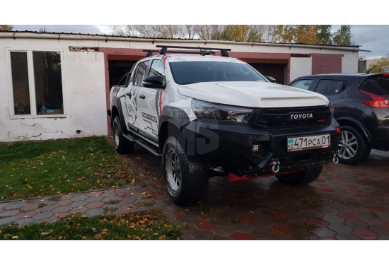 Пластиковый капот Toyota Hilux 2015+